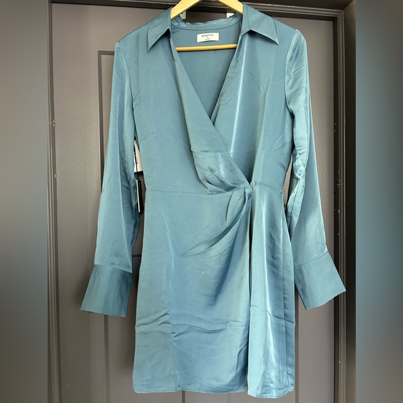 Babaton Dresses & Skirts - Babaton Larchmont Satin Wrap Dress